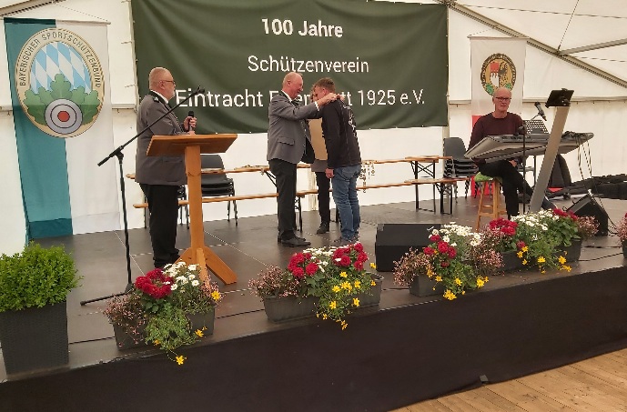 Übergabe Scheibe + Schützenkette