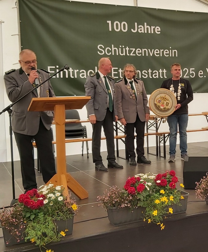 Übergabe Scheibe + Schützenkette